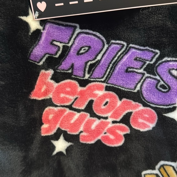 Betsey Johnson Fries before Guys Blanket Throw Galantine’s Valentine Day cozy 🍟 - Picture 4 of 7